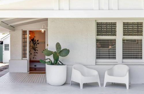 Glenelg South House | THE OSLO on Broadway with Pool Villa 1