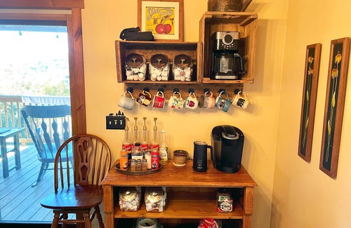 Purlear Cabin | The Overlook-Amazing mountain views from private cabin retreat!
