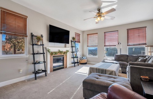 Central Colorado Springs House | The Overlook, pet and family friendly, 3 bed, 3.5 bath