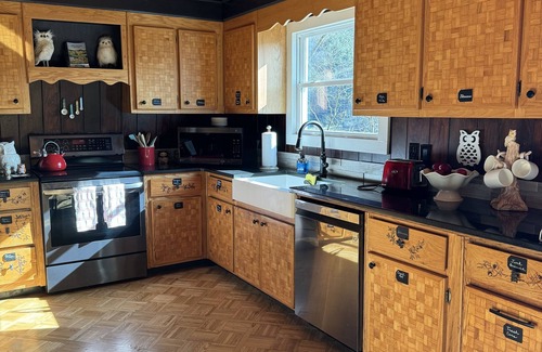 Gatlinburg - Pigeon Forge Cabin | The Owl Barn - Most Unique Cabin in The Smokies. Hot Tub, Family & Pet Friendly
