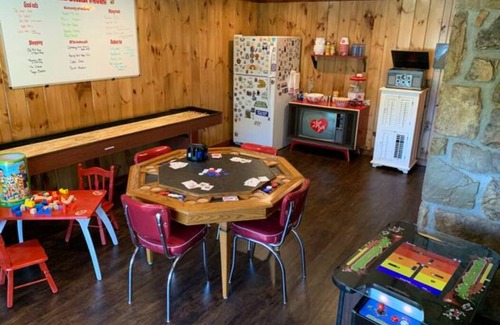 Gatlinburg - Pigeon Forge Cabin | The Owl Barn - Most Unique Cabin in The Smokies. Hot Tub, Family & Pet Friendly