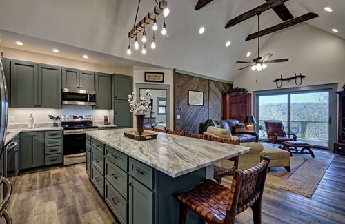 Mirror Lake House | The Owlery, Walk to Town