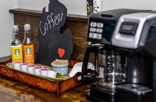Oxford Apartment | The Oxford Guest House - 1860's Remodeled 3b/2b Suite - Downtown Oxford