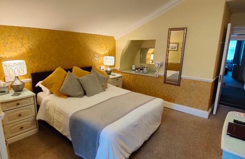 Combe Martin Hotel | The Pack o' Cards