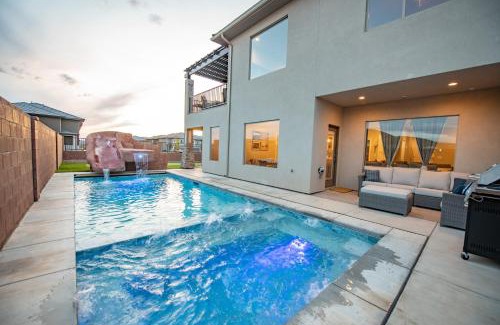 Hurricane House | The Pad Spacious Luxury Retreat Sleeps 23, Private Pool, Spa, Game Room and More