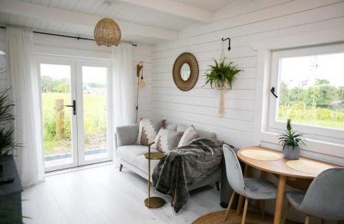 Aghadoe Ski Chalet | The Paddocks Cabin - Stylish, Cozy & Private