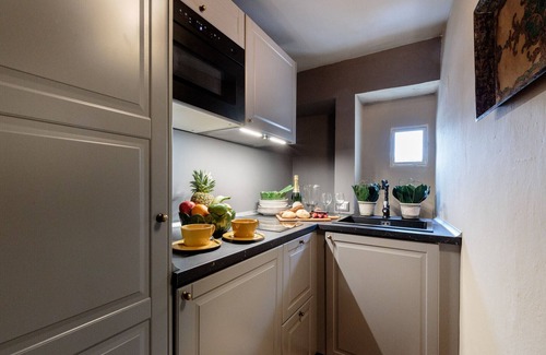 Lucca Historical Center Apartment | The Palatial Suite: Smart Luxury Home in Lucca