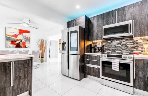 Lake Clarke Shores Villa | THE PALM BEACH VILLA