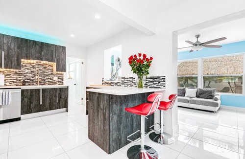 Lake Clarke Shores Villa | THE PALM BEACH VILLA