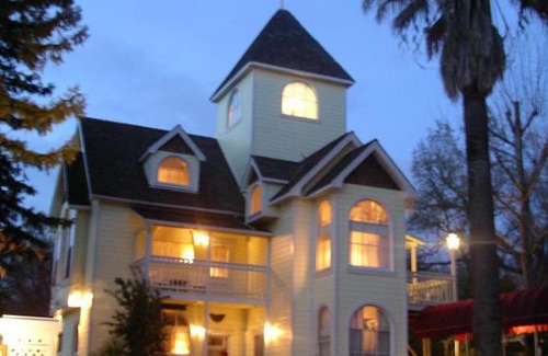 Jamestown Bed & Breakfast | The Palm Hotel