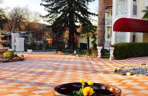 Jamestown Bed & Breakfast | The Palm Hotel