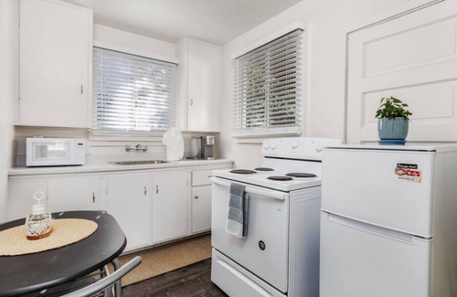 Avila Beach Apartment | The Palm House - Pet Friendly