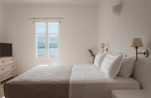 Antiparos Apartment | The Palm Trees Villa Private Beach&Sport Courts