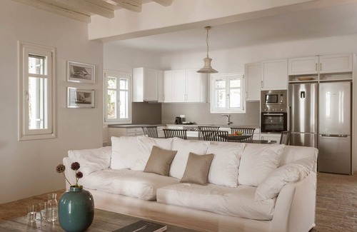 Antiparos Apartment | The Palm Trees Villa Private Beach&Sport Courts