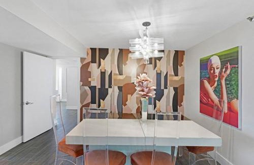 Downtown Miami Apartment | The Palms! Direct water view corner condo
