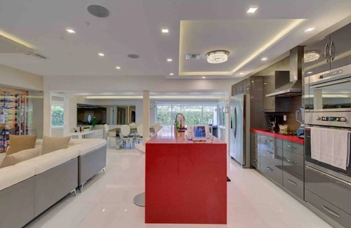 Ives Estates House | The Palms Getaway Villa