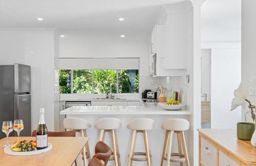 Coolum Beach House | The Palms in Coolum Beach - Pet Friendly & Pool