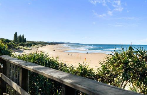 Coolum Beach House | The Palms in Coolum Beach - Pet Friendly & Pool