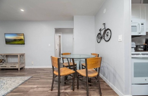 Middle River Terrace Apartment | The Palms @ Middle River Terrace #2 RENOVATED!