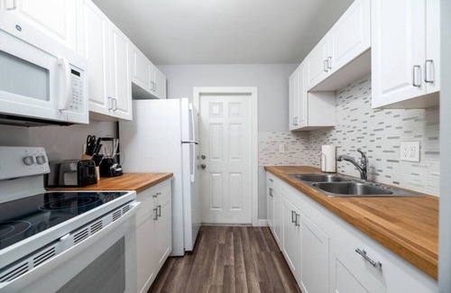 Middle River Terrace Apartment | The Palms @ Middle River Terrace #2 RENOVATED!