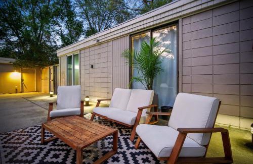 Des Moines House | The Palms Mirage House home