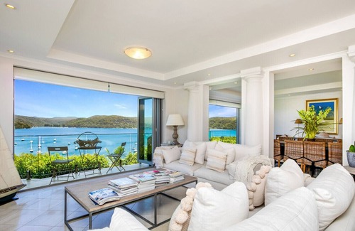 Palm Beach Apartment | The Palmy Jewel - Walk to Beach & Ferry