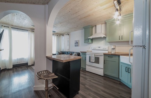 Bankview Apartment | The Palomino