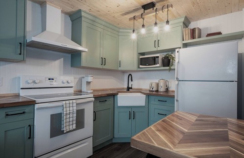 Bankview Apartment | The Palomino