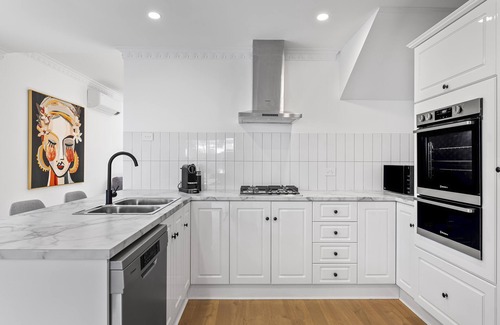 Norwood House | The Parade Luxury, Wifi & 3BR