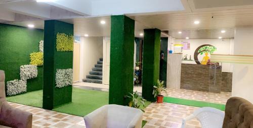 Aundh Hotel | The Paradise Aundh