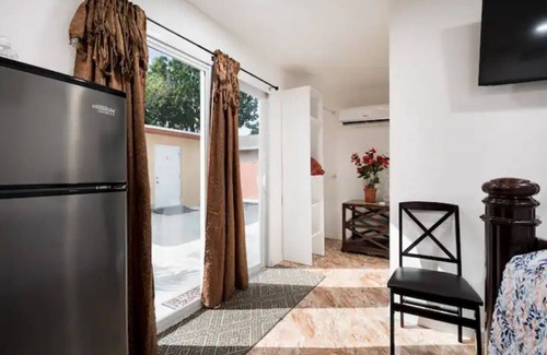Golden Glades Apartment | The Paradise Oasis 2