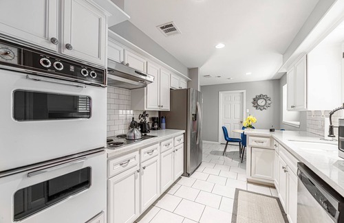 North Houston House | The Paris- Colorful 3BEDROOM 2BATH SFH w/Heated POOL Available