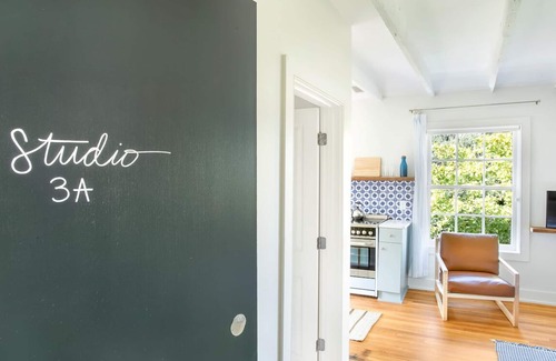 Historic Downtown Savannah Apartment | The Park House: Luxury Studio on Square, Walk to Everything by Lucky Savannah