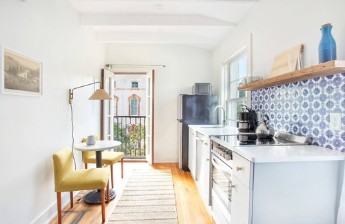 Historic Downtown Savannah Apartment | The Park House: Luxury Studio on Square, Walk to Everything by Lucky Savannah