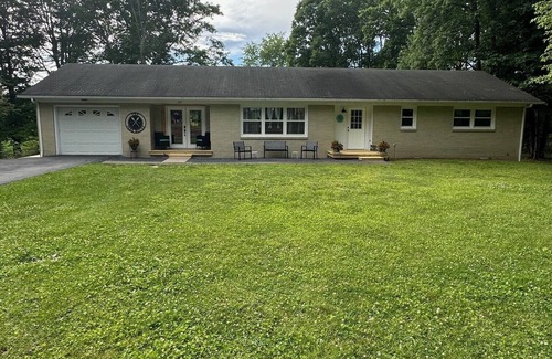 Fayetteville House | The Park House sleeps 9 comfortably. Come visit the NRGNP in Wild, Wonderful WV.