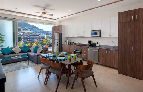 Emiliano Zapata Condo | The Park PH-606 Luxury Condo -Romantic Zone