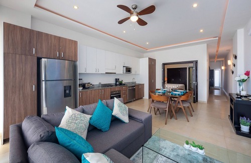 Emiliano Zapata Condo | The Park PH-606 Luxury Condo -Romantic Zone