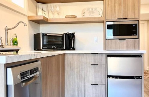 Kitchener Condo | The Parkvale Home - Cozy 1BR with Stunning View!