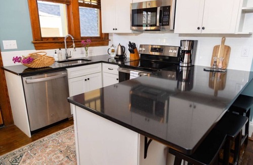 Roanoke Apartment | The Parkway Suite - The Historic Winona House