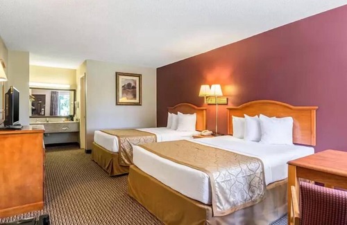 Mountain View Hotel | The Parkwood Inn & Suites