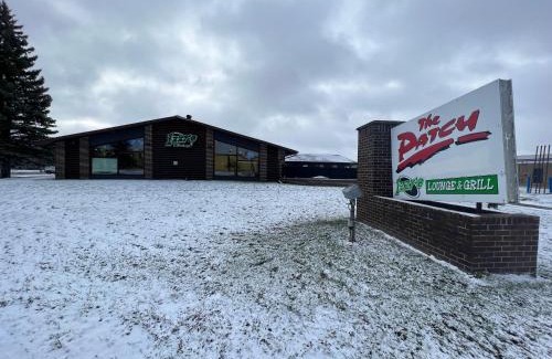 Warroad Hotel | The Patch Lodge