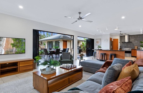 Trinity Beach House | The Pavilion at Trinity Beach