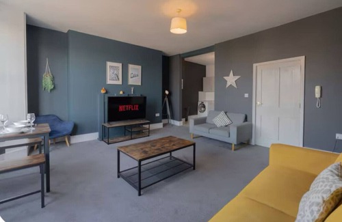 Brighton City Centre Apartment | The Pavilion Home | Sleeps 10 | FREE Parking