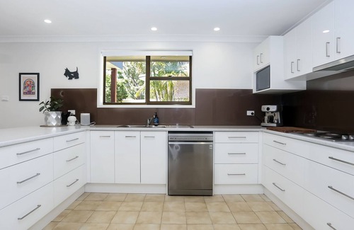 Hawks Nest House | The Pawsome Getaway - Pet Friendly