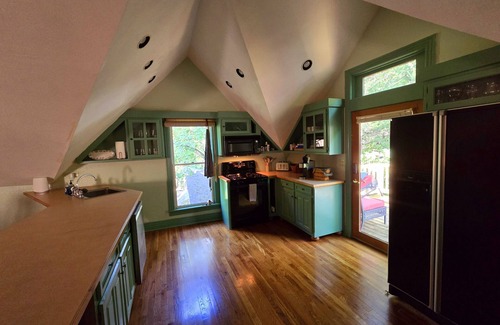 Eureka Springs Historic District Bed & Breakfast | The Peabody House