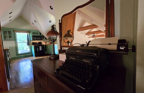 Eureka Springs Historic District Bed & Breakfast | The Peabody House