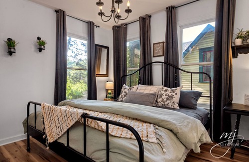 Eureka Springs Historic District Bed & Breakfast | The Peabody House