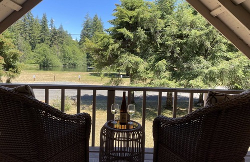 Paradise Estates Cabin | The Peace of Paradise Cabin 5 mi from the Nisqually entrance to Mt.Rainier