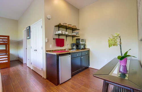 North Pacific Beach Apartment | The Peaceful Garden - Close to the beach in relaxed North Pacific Beach.