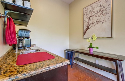 North Pacific Beach Apartment | The Peaceful Garden - Close to the beach in relaxed North Pacific Beach.